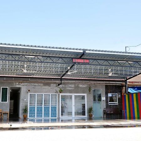 Teruntum 96 Guest House Kuantan Ngoại thất bức ảnh