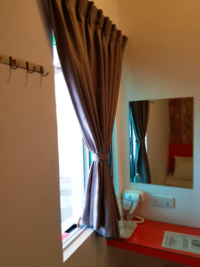 Teruntum 96 Guest House Kuantan Ngoại thất bức ảnh