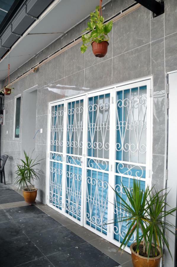 Teruntum 96 Guest House Kuantan Ngoại thất bức ảnh