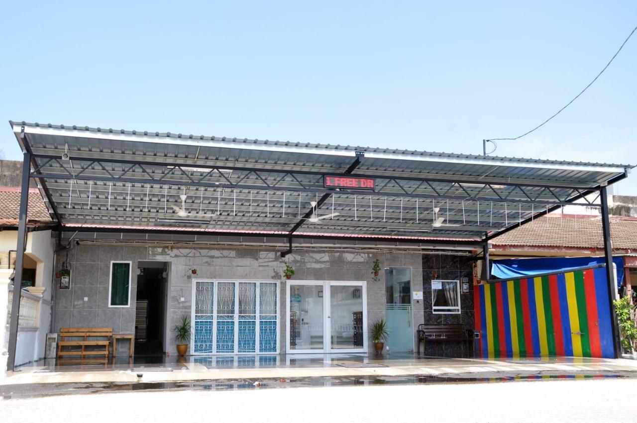 Teruntum 96 Guest House Kuantan Ngoại thất bức ảnh